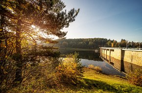 K Husinecké přehradě