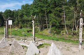 Památník železné opony u Lesního hotelu Peršlák