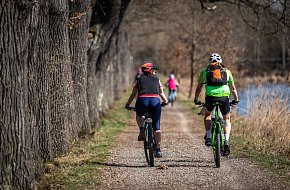 K rybníkům a pískovnám na Veselsku