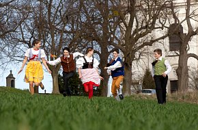 Velikonoční pletení pomlázek Mlýn Hněvkovice