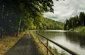 Z Hluboké na Karlův hrádek