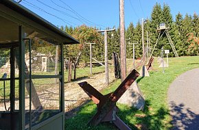 Replika Železné opony v Bučině