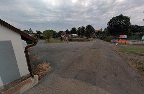 Stání u tenisového kurtu