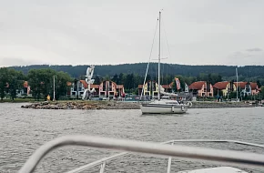 Přívozem i parníkem za krásami Lipna