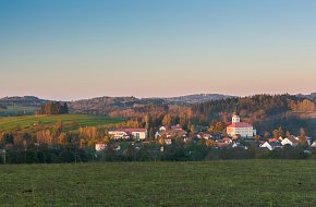 Z Jistebnice na Javorovou skálu