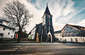 Pod jezevčí skálou, Na pytlácké stezce a Za trnkovým keřem