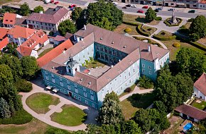 Státní zámek Dačice a letecké muzeum V. Götha