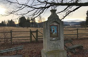 Za obnovenými křížky mezi Vyšším Brodem a Rožmberkem