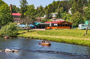 Kemp Krumlov, U trojice