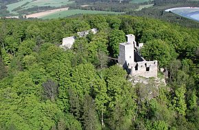 Z Deštné na hrad Choustník