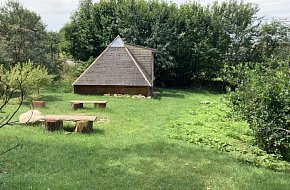 Glamping v pyramidě