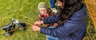 Pletení pomlázek Hluboká nad Vltavou