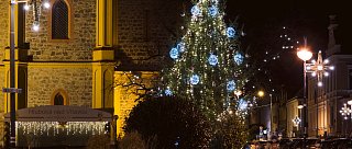 Adventní program na náměstí - rozsvěcení vánočního stromu