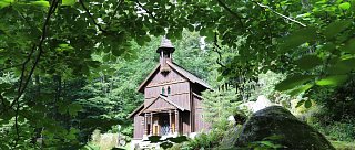 Stožec láká na kapli, zázračný pramen i prales