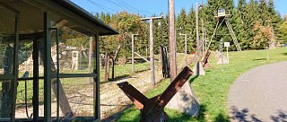 Replika Železné opony v Bučině