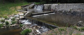 Ven z města Kaňonem Vltavy ke hradu Dívčí Kámen