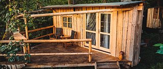 Baráček na stromě