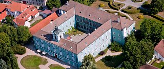 Státní zámek Dačice a letecké muzeum V. Götha