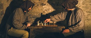 Středověká úniková hra Alchymista