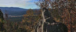 Naučná stezka Na Stožeckou skálu: Lesem k víře i výhledu