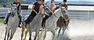 Osedlejte koně a vyražte