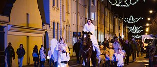 Adventní program na náměstí - Andělský průvod